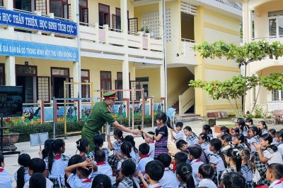 HOẠT ĐỘNG TUYÊN TRUYỀN AN TOÀN GIAO THÔNG