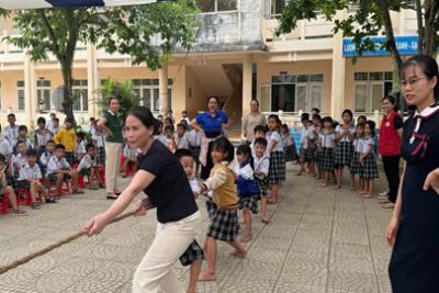 Trường Tiểu học Ba Dinh tổ chức Hoạt động ngoại khoá truyền thông phòng tránh, giảm thiểu tác hại của bom mìn, vật nổ cho học sinh.